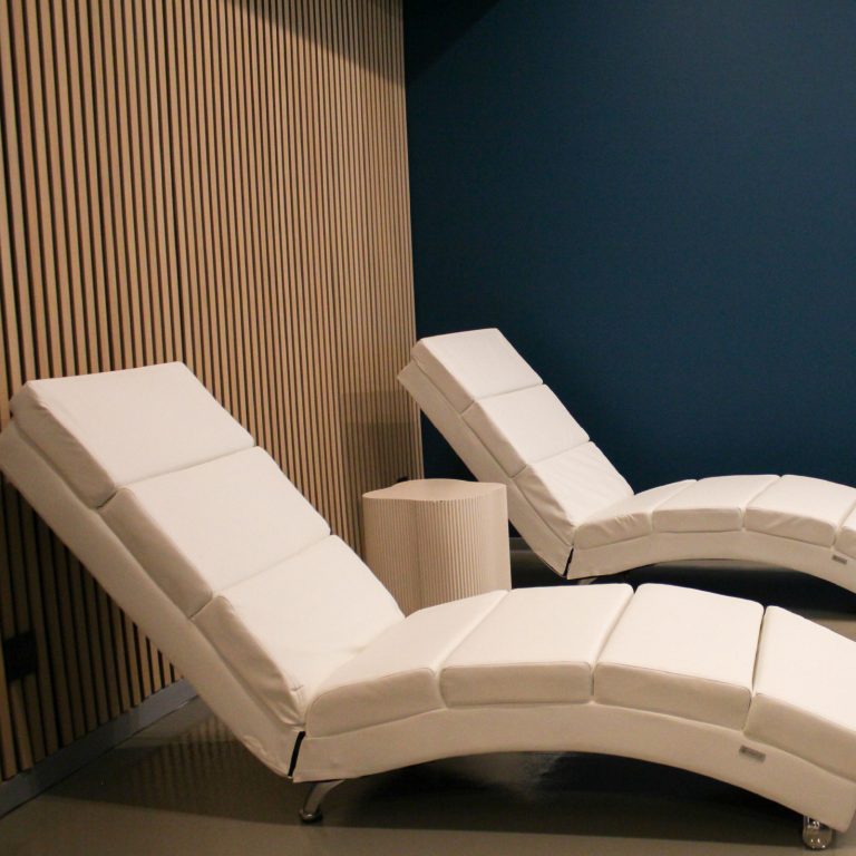 Espace détente moderne de Phenicia Vision, centre de correction dela myopie, l’hypermétropie, la presbytie et l’astigmatisme.